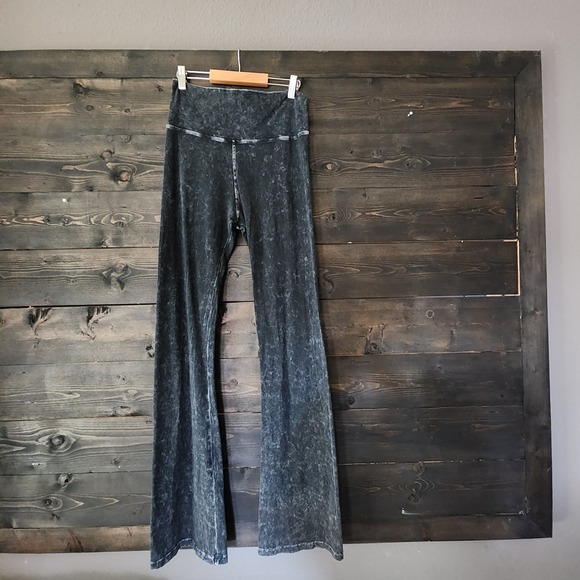 T Party Black Mineral‎ Wash Flare Yoga Pants Fold Over Waist Womens L Cross Back - Picture 12 of 14